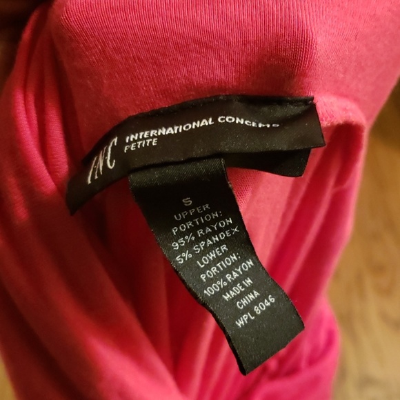 Dress - Picture 7 of 7